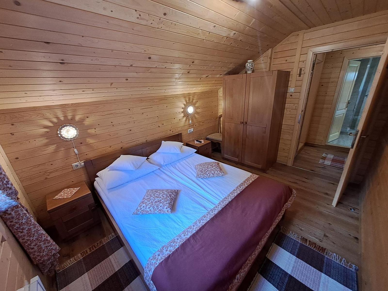 Nagy Lak Sub Cetate Exterior foto